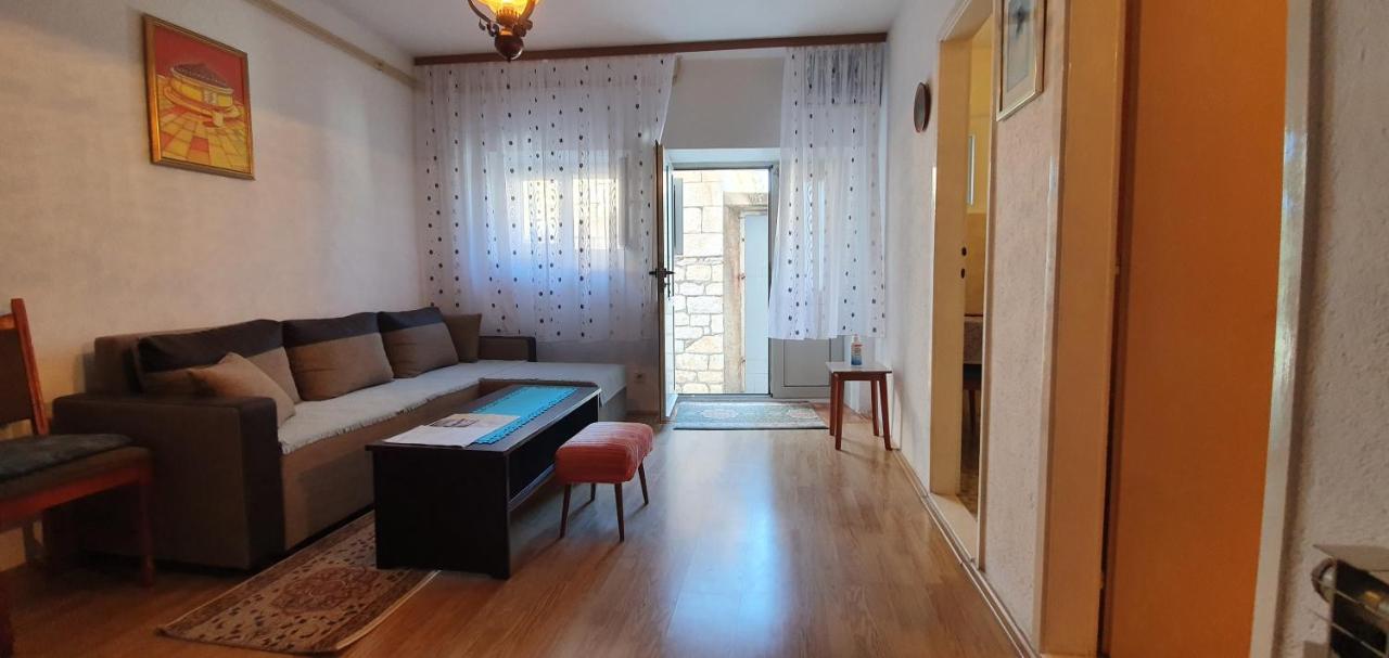 Apartments Juric - 4 An Apartment For 3 In The Center Hvar Town Eksteriør billede