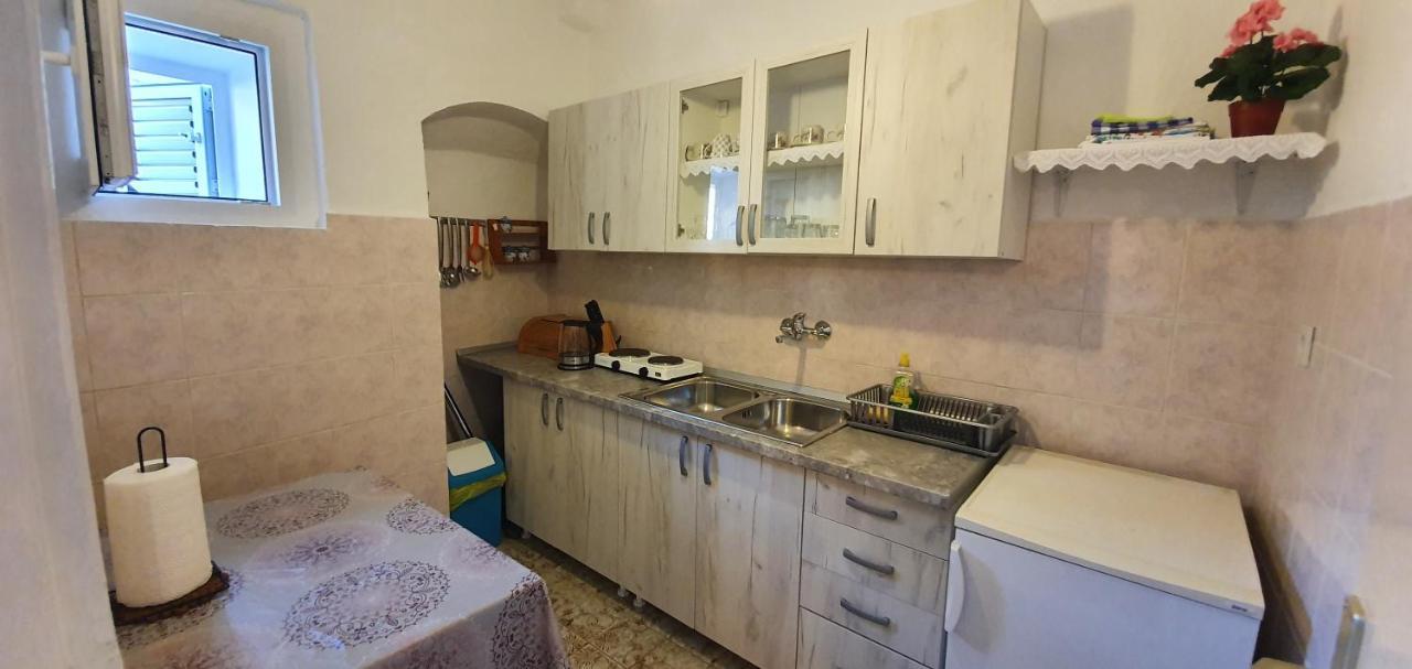 Apartments Juric - 4 An Apartment For 3 In The Center Hvar Town Eksteriør billede
